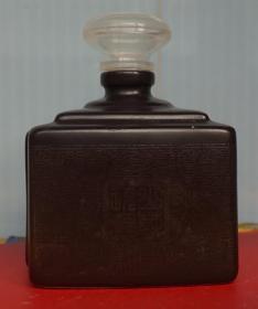 收藏酒瓶 承德--棒槌山图---溥杰题方形酒瓶高15厘米一斤装 原物拍照B