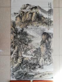 （终身保真）林旗峰 国画 136x68cm作品 议价 
林旗峰 四川成都人，毕业于中央美院当代美术研究与批评课程班。中国美术家协会会员，湖南省美术家协会理事，怀化美术家协会秘书长，北京凤凰岭美术馆策展营销部常务副主任。作品《武当山》获2012年“画说武当”全国展优秀作品奖，山水画多次在全国及湖南省美展中入选和获奖，并被多家美术机构收藏。