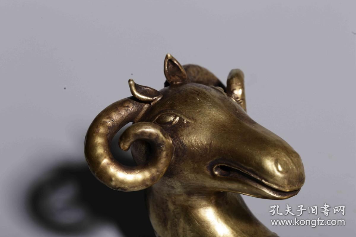 大清乾隆年制款描金羊首开窗珐琅彩琵琶摆件高25厘米