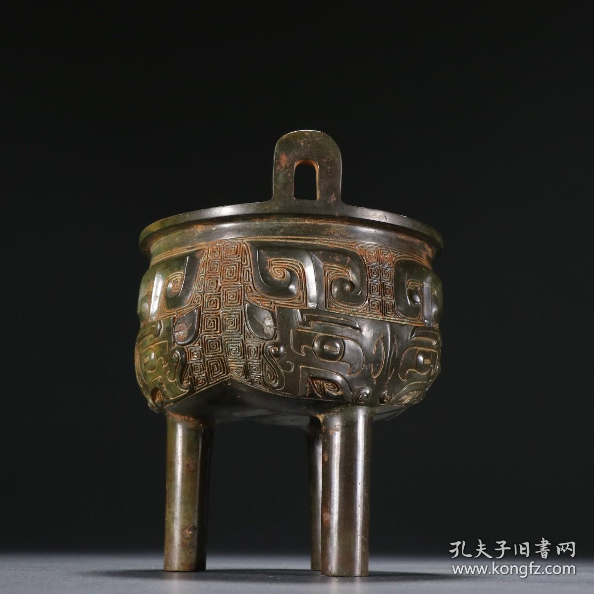 旧藏 铜器饕餮纹圆鼎. 规格:高13㎝宽10㎝重655g