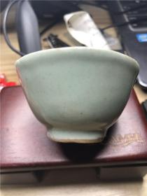 清代豆青瓷酒杯