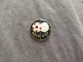 老徽章，80年代中国天津金杯足球排球锦标赛纪念章，少见——TB130