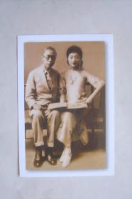 明信片   溥儀、婉容夫婦     偽滿皇宮博物院    中英日文版