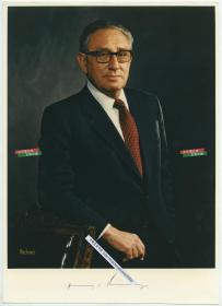 诺贝尔和平奖获得者，美国国务卿基辛格博士的亲笔的签名彩色大幅照片一张 28.1X20.2厘米