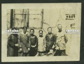 1918-1919年山西军政界人士赵上校，当地教会妇女合影老照片一张。8.5X6.3厘米，泛银。 来自甘博的朋友, 沪江大学教授普天德博士（Dr.Gordon Poteat ）收藏。