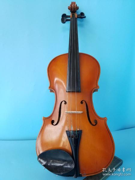 星海1973年老琴，琴身弧度大，4/4小提琴，年份老琴。饰缘线条采用开槽工艺！非手绘。