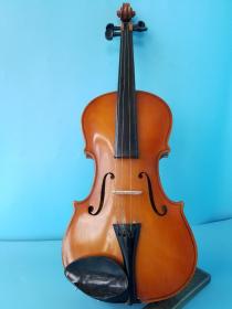 星海1973年老琴，琴身弧度大，4/4小提琴，年份老琴。饰缘线条采用开槽工艺！非手绘。