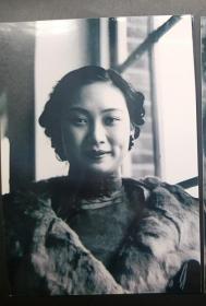 蝴蝶民国著名女星皮大衣照片一张 漂亮