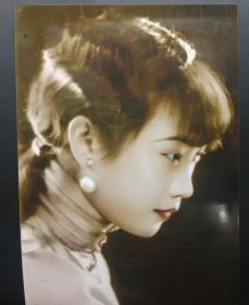 蝴蝶民国著名女星少女照片一张 漂亮