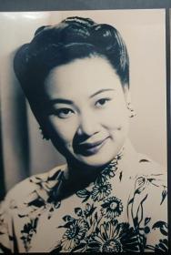 蝴蝶民国著名女星花衣服照片一张 漂亮