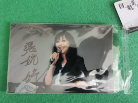张婉婷 亲笔签名照片，有签名视频见证，香港著名导演，代表作有《玻璃之城》、《秋天的童话》、《岁月神偷》