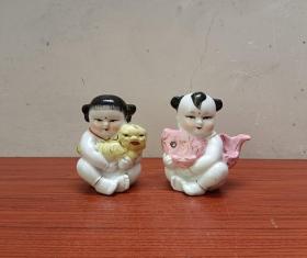 一对可爱的六十年代瓷娃摆件