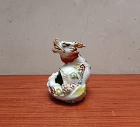 独特精美的磐龙瓷塑烟灰缸