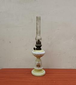 非常漂亮的清代西洋琉璃煤油灯