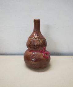 一个独出心裁的漂亮葫芦瓷瓶