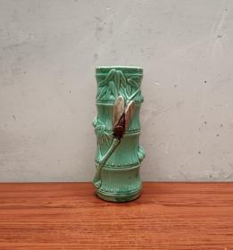 美雅的七十年代竹蝉纹瓷塑挂瓶