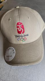 2008北京奥运会运动帽棒球帽遮阳帽，特许商品。做工精细特好，纯棉材质，刺绣，颜色纯正，正品全新。自戴送人都不错。均码。包邮。