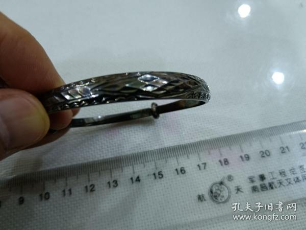 纯银银镯，自然老花包浆，蛤蜊光泽