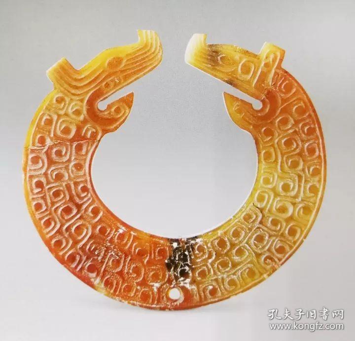 战国夔龙纹玉佩为王之玉夔龙飘逸潇洒可爱世间难遇另香港邦瀚斯2016