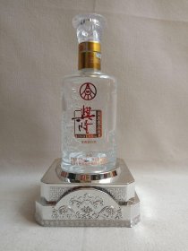 御隆白酒