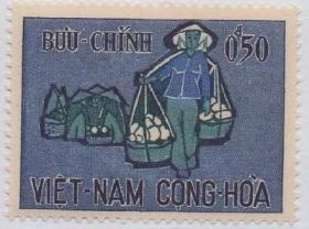 外国邮票，越南1967年挑着扁担运输物品的妇女
