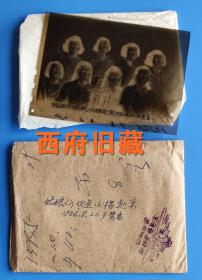 1956年，厦门文工队八个穿着不同款式漂亮衬衫的姑娘，欢送战友去北京老底片，厦门中山路公私合营厦门新都会照相馆，底片及底片袋合售
