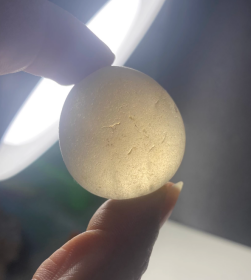 水晶原石，水冲水晶晶原石，独特温润，前所未有，万里挑一，极品，珍品，孤品也，水冲粉晶原石，纯天然水冲淡淡粉色水晶原石，可遇不可求，资源即将枯竭，绝世珍宝，水头充足，非常稀有了，值得永久收藏