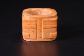 古董，红山玉琮，“红山高古玉琮”，独特“黄土沁玉琮”，沁色自然，包浆纯厚，神韵非常，极美品，极难得，红山文化，红山玉琮，绝世珍宝，极高研究价值，红山时早期，极富神韵，浆光四溢，红山绝世珍宝玉琮，极品收藏，可遇不可求，国宝级，镇馆之宝