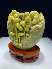 纯天然玉石雕刻“奋斗豆芽”寓意家庭美满和谐幸福，富有奋斗激情，事业发达，鬼斧神工，大师级雕工一流，极为稀有难得值得永久收藏