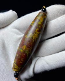 古天珠，西藏古天珠，纯天然极为稀有“黄、绿、紫三色沁古天珠”，沁色自然，包浆纯厚，千古神韵，古朴厚重，质地细腻，此物只应天上有，人间难得几回闻，极品稀有，是古天珠手串的珍品，孤品，神品，极为罕见可遇不可求值得永久收藏，可做镇馆之宝