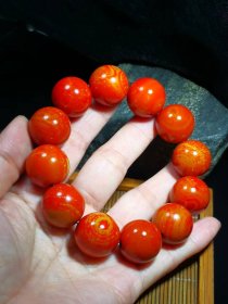 极品“火焰纹”玛瑙手链，纯 天然纹理 靓丽精致 个性十足天然原矿！绝无任何优化，原汁原味！！黄灿灿，极品“火焰纹”玛瑙手链，万里挑一，温润如玉，纯天然极品红黄色，极为稀有的“极品火焰纹”手链，《火焰纹红红火火》手链，温润无比，象征富贵吉祥，高端大气上档次，低调奢华有内涵，值得永久收藏，可遇不可的绝世珍宝