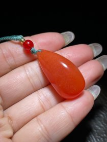 和田玉吊坠，和田玉吊牌，和田鸡油黄羊脂玉吊坠，独特和田玉“和田玉鸡油黄吊坠”可遇不可求，温润无比，质地细腻，资源枯竭，鬼斧神工，佩戴收藏佳品
