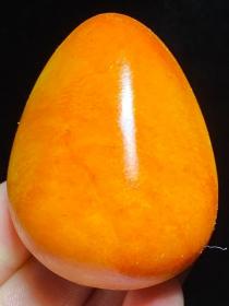 和田玉原石，“鸡油黄和田玉籽料”91.5克重，极为稀有，罕见，珍贵，和田“温润鸡油黄籽料”原石，极品少有，独特，温润，纯天然田玉羊脂级黄沁金包玉，肉质细腻，收藏级别，非常稀有了，大自然的神奇造化，可遇不可求，值得永久收藏