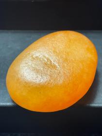 沙漠宝石，“收藏级黄色和田玉籽料，难得，珍贵，纯洁无瑕和田玉宝石！，宝石光级和田玉籽料184克重，极其罕见，百年难得一遇，大漠珍宝，“西域珍宝鸡油黄托帕石宝石”，“大漠托帕石”“沙漠宝石光”“沙漠至宝”沙漠冰，手感细腻光滑，纯洁无瑕，颜色漂亮，打灯透光，值得永久收藏