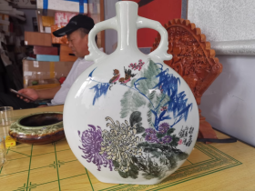 古瓷瓶，大赏瓶，高丽粉彩花鸟螭龙双耳抱月瓶，开门老货保真，古朴大气，为辽金瓷器珍品，孤品，神品，馆藏级，鬼斧神工，可遇不可求，难得一见