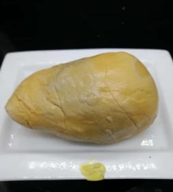 奇石原石“泰国榴莲”，极品象形奇石，“榴莲果肉”极好象形奇石“泰国金枕头榴莲石”，纯天然极为稀有“泰国榴莲”可遇不可求，370克重“泰国金枕头榴莲”质地细腻，此物只应天上有，人间难得几回闻，极品稀有榴莲，极为罕见可遇不可求值得永久收藏