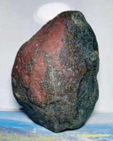 陨石原石，“红绿双色阴阳陨”极其罕见，稀有，独特的陨石坑捡到的陨石原石，“代表绿色希望和未来及大红大紫”，大块头7斤多重，资源枯竭，独特“多晶体陨石”极品远古陨， 几万光年，宇宙万物，需要人类不断探索与发现，可遇不可求了，气印明显，流淌印记自然大气，款型天降大任与此款，神秘水纹流淌，犹如秋色，机缘巧夺一款，极为难得，天降珍宝，可遇不可求这么大的不多了，绝世陨石，可做镇馆之宝，值得永久收藏