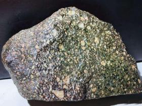 陨石原石，乔克陨石，世界公认乔克陨石，大块头2斤多重，纹路特别，多色橄榄包浆完整，磁性好，石质坚硬，极为罕见，珍贵，稀有，精美，近1斤半重，可做镇馆之宝