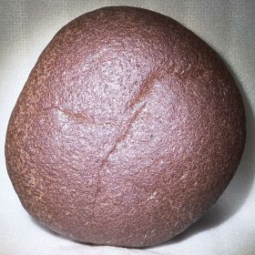 陨石原石，“红飞碟团团圆圆”陨石原石，“飞碟陨石王”33.5斤重，独特，像形飞碟陨石王“纹路独特”极为罕见，稀有，非常经典的陨石极品“独特飞碟陨石王”龙纹陨，温润细腻，独特，极为罕见，珍贵，稀有，精美，难得，可做镇馆之宝
