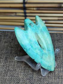 古董，红山吊坠，红山玉佩，“红山女祖” 似绿松石材质，材质独特，首次发现，红山文化，红山玉器《红山性崇拜》独特《玉玦》《红山玉玦》《女祖》非常难得，神韵非常，包浆醇厚，沁色自然，红山女祖吊坠，极品收藏，可遇不可求