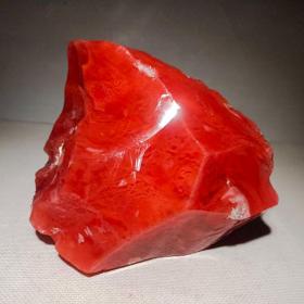 纯天然奇石，“血色冰糯种奇石”，来自大自然的“馈赠”，纯天然“红色奇石”，“红色冰糯种奇石”原石，大块头重达7.2斤重，可遇不可求的绝世珍宝