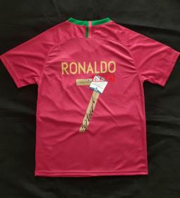 “C罗” 克里斯蒂亚诺·罗纳尔多 亲笔签名葡萄牙国家队球衣 由三大签名鉴定公司之一Beckett（BAS）现场见证鉴定