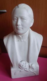上世纪八十年代雕塑家曾竹韶创作原国家副主席宋庆龄白瓷像