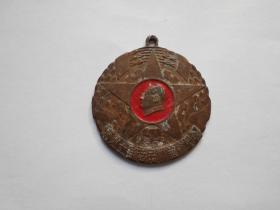 1953年【草地士官老民联谊会纪念章】有毛主席像，直径：3.9厘米