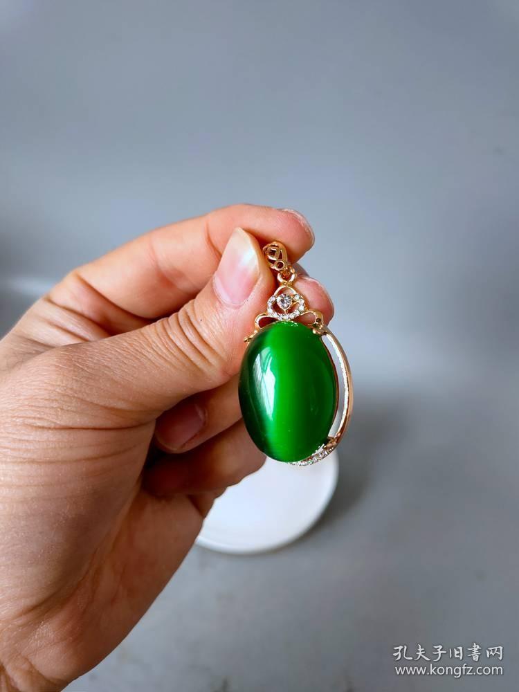清代嵌金钻祖母绿猫眼石吊坠