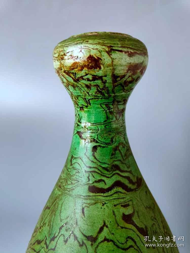 少见唐代搅胎绿釉瓷飘云赏瓶