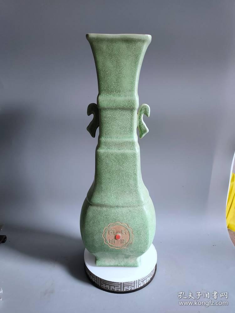 宋代柴窑嵌宝石瑞兽赏瓶