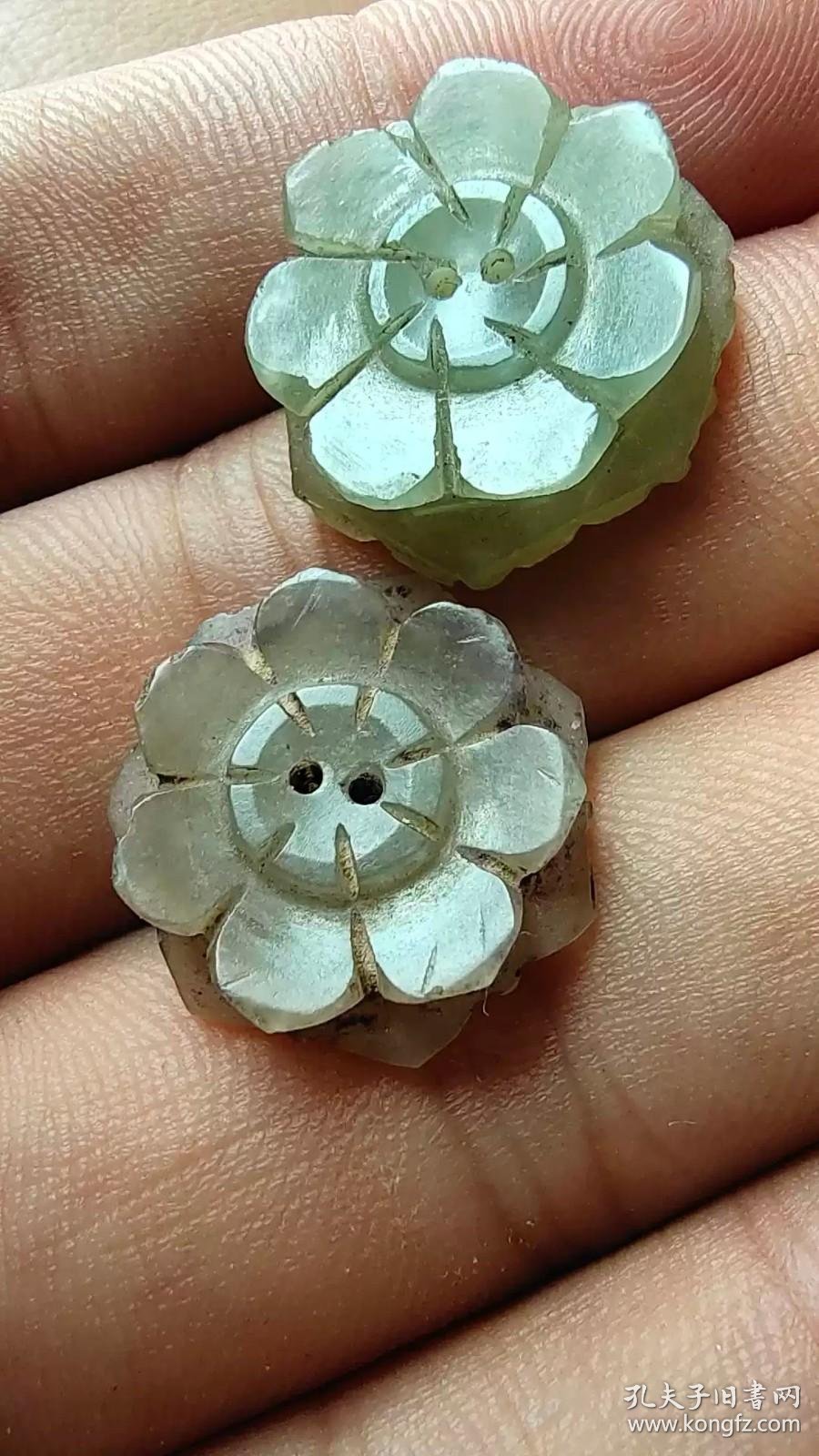 清代和田玉梅花扣子