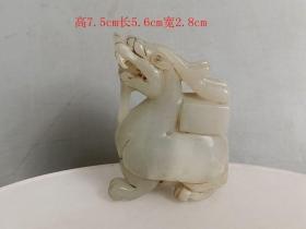 战汉和田玉兽手 把件