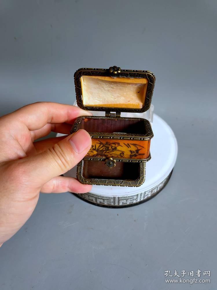 清代传世骨雕彩绘仕女图首饰盒